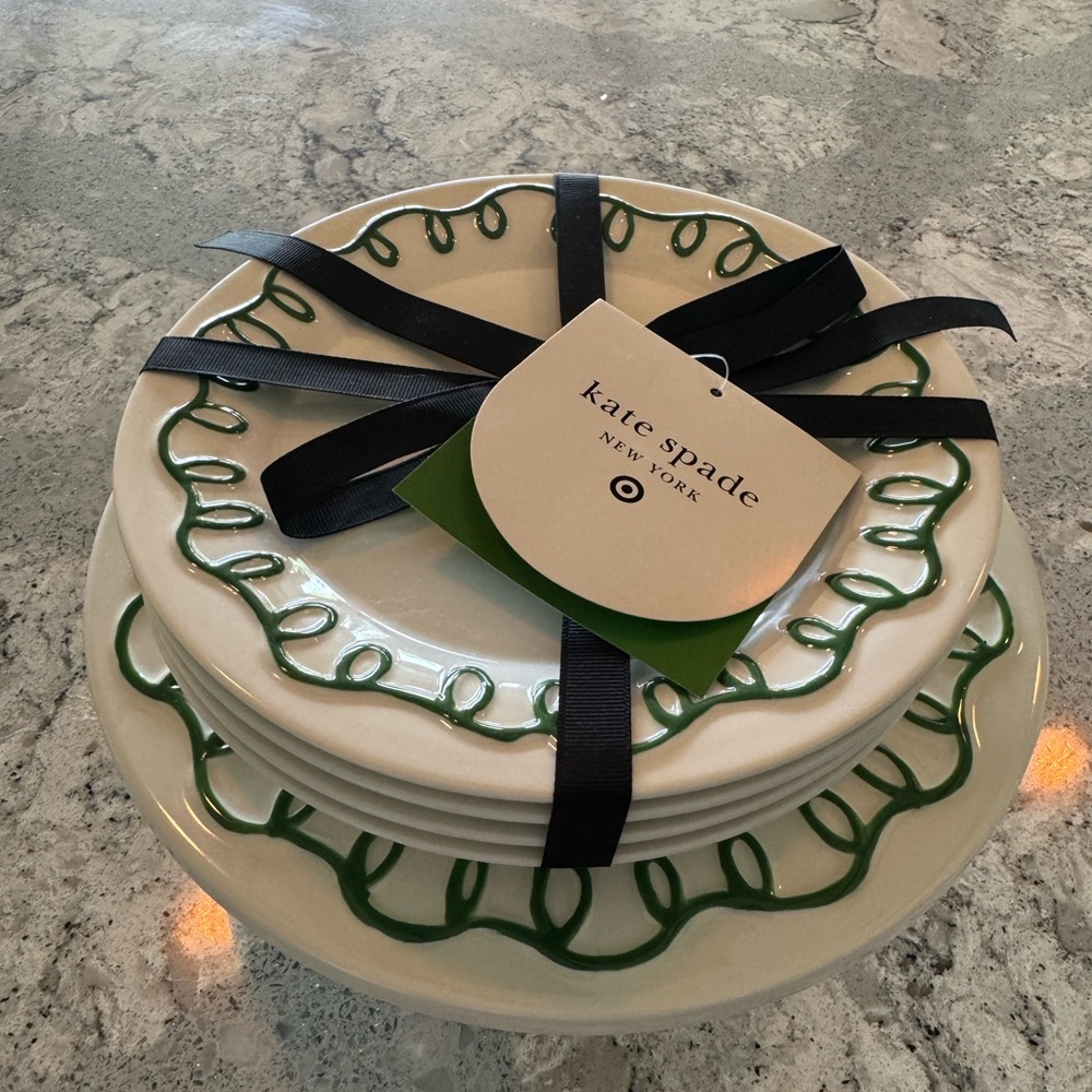 NWT Kate Spade White and Green Dessert Set and Cake Carrier